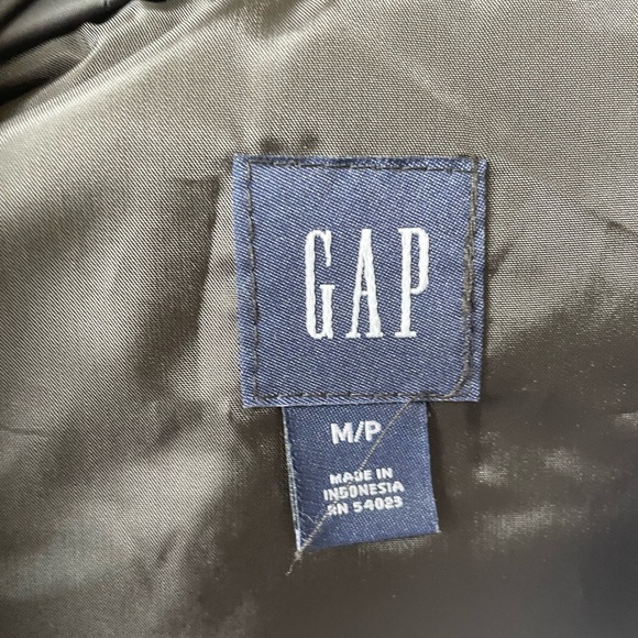 Women's GAP Hooded Puffer Vest - Sz. M(P) - Picture 4 of 5